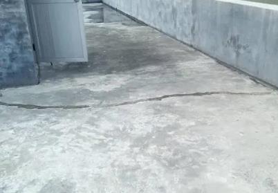 兴化楼顶漏水维修公司分享下如何解决卫生间隐蔽部位漏水的问题?