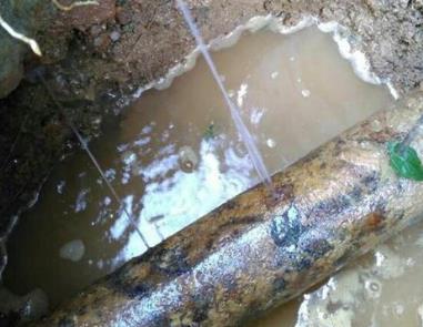 兴化楼顶渗水维修公司分享下地暖漏水的原因及检测方法。